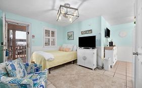 Cherry Grove Efficiency Just Steps From The Beach